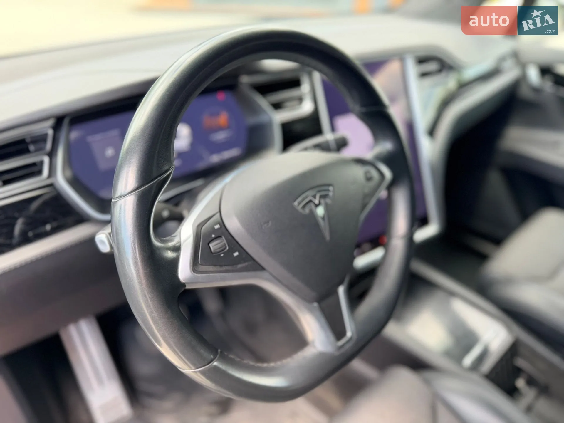 Tesla Model X 2017 VIN 5YJXCAE22HF068612 фото оголошення 13 з 22