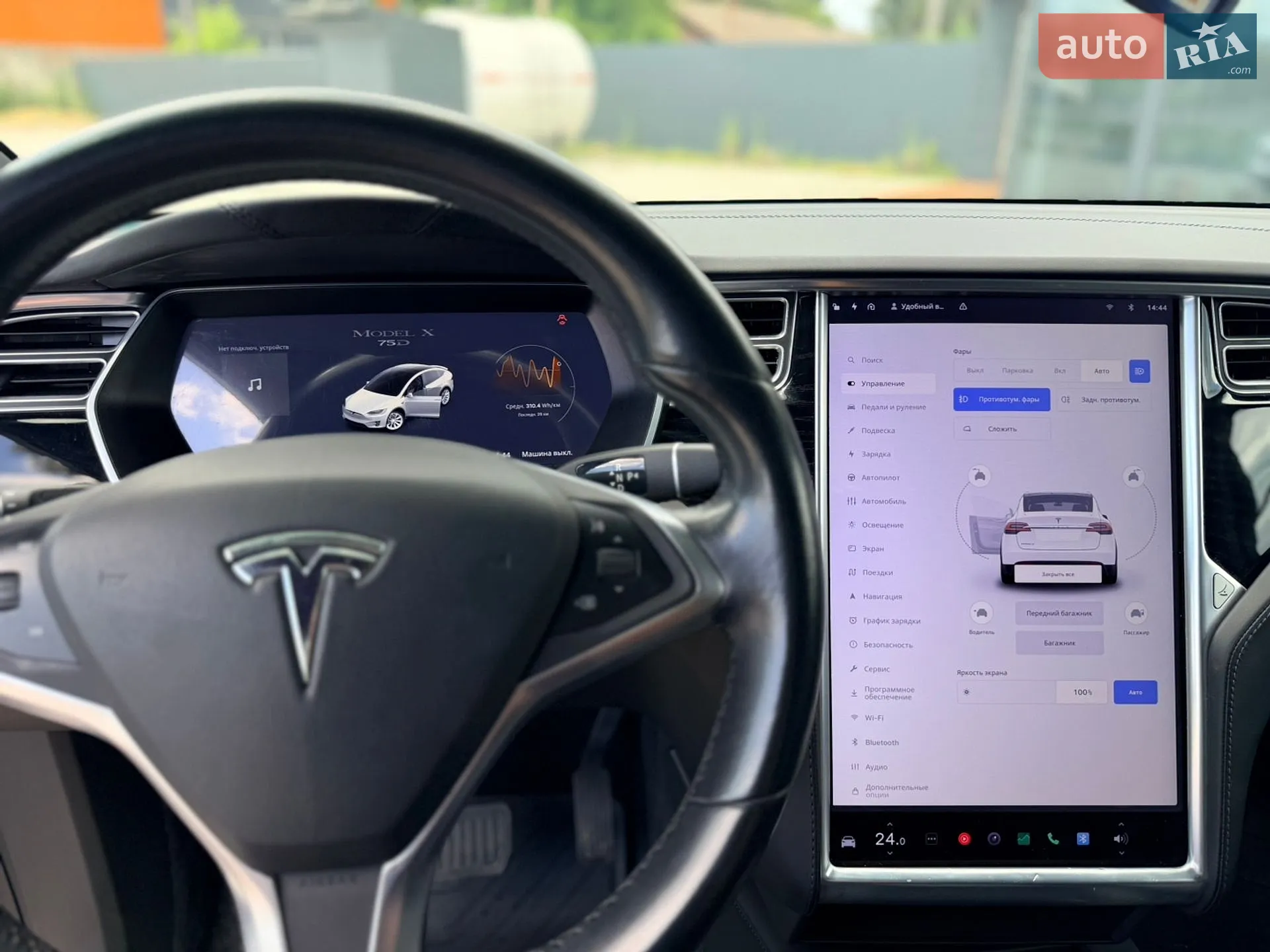 Tesla Model X 2017 VIN 5YJXCAE22HF068612 фото оголошення 16 з 22