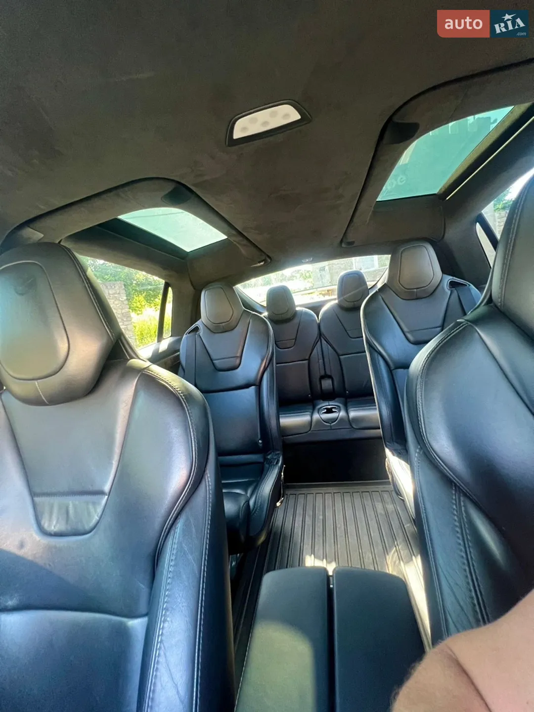 Tesla Model X 2017 VIN 5YJXCBE20HF051328 фото оголошення 2 з 5