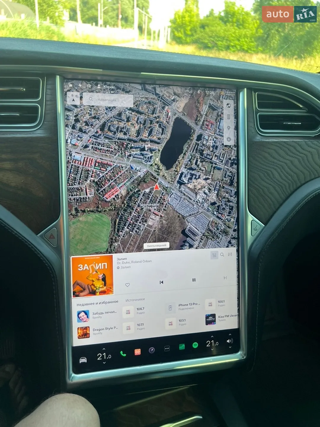 Tesla Model X 2017 VIN 5YJXCBE20HF051328 фото оголошення 4 з 5
