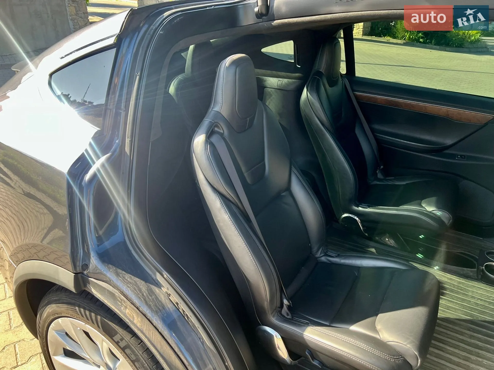 Tesla Model X 2017 VIN 5YJXCBE20HF051328 фото оголошення 14 з 35