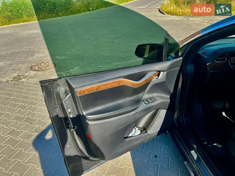 Tesla Model X 2017 VIN 5YJXCBE20HF051328 фото оголошення 18 з 55