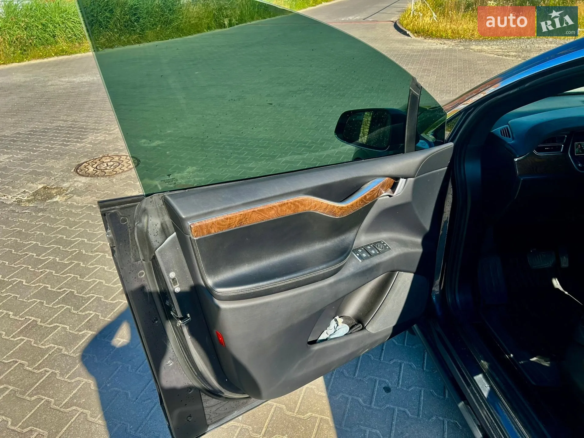 Tesla Model X 2017 VIN 5YJXCBE20HF051328 фото оголошення 18 з 35