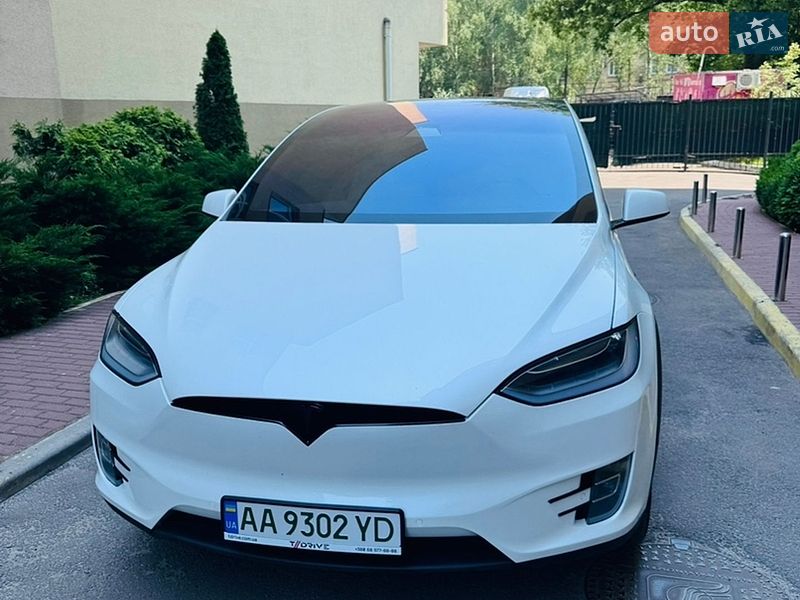 Tesla Model X 2020