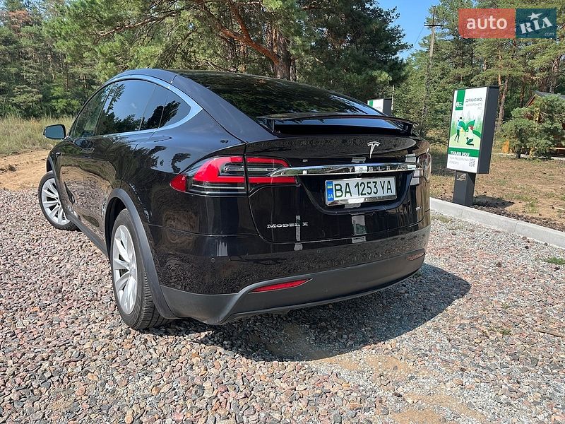 Внедорожник / Кроссовер Tesla Model X 2016 в Саврани