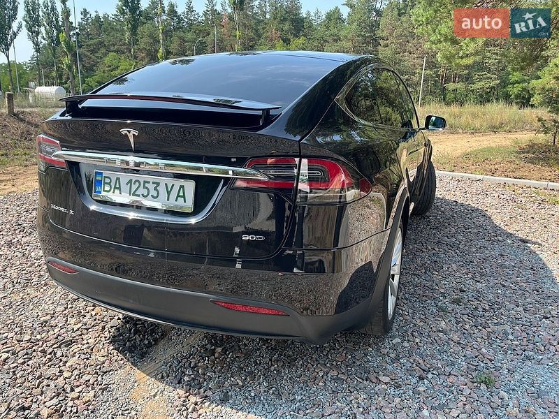 Внедорожник / Кроссовер Tesla Model X 2016 в Саврани