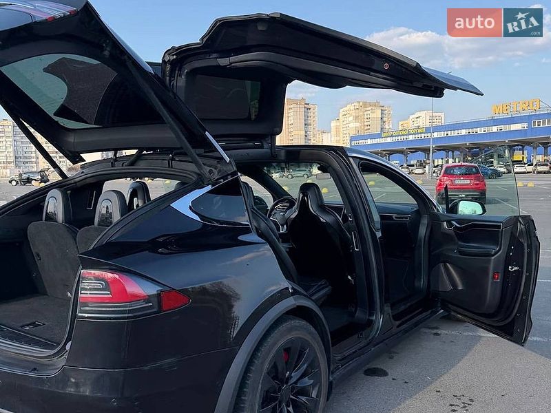Позашляховик / Кросовер Tesla Model X 2016 в Києві