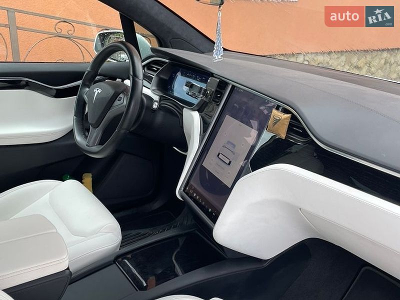 Позашляховик / Кросовер Tesla Model X 2020 в Стрию