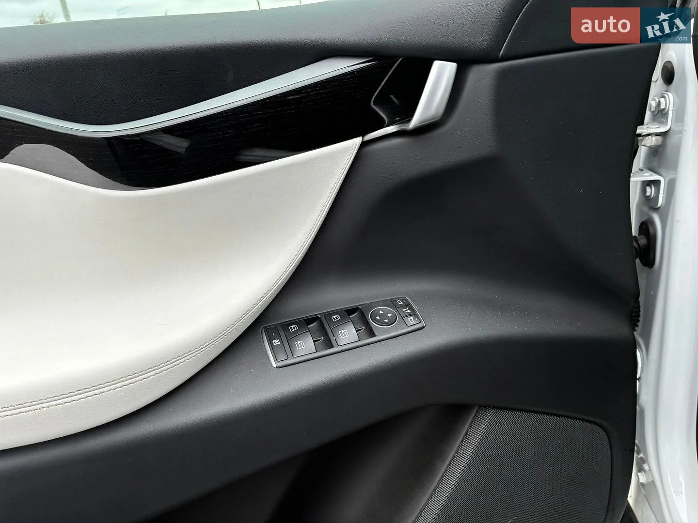2020 Tesla Model X - мініатюра 23
