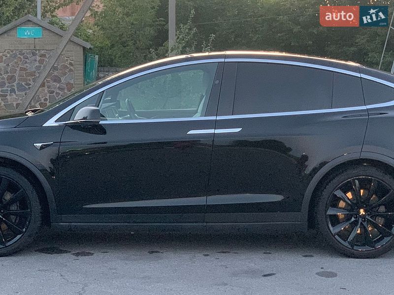 Внедорожник / Кроссовер Tesla Model X 2017 в Сквире