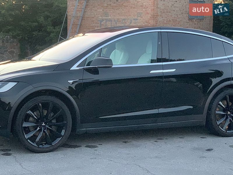 Внедорожник / Кроссовер Tesla Model X 2017 в Сквире