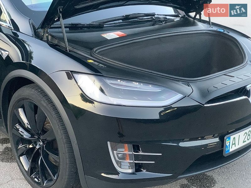 Внедорожник / Кроссовер Tesla Model X 2017 в Сквире
