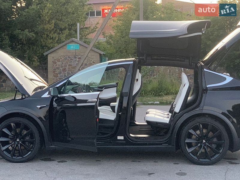 Внедорожник / Кроссовер Tesla Model X 2017 в Сквире