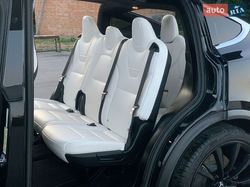 Внедорожник / Кроссовер Tesla Model X 2017 в Сквире