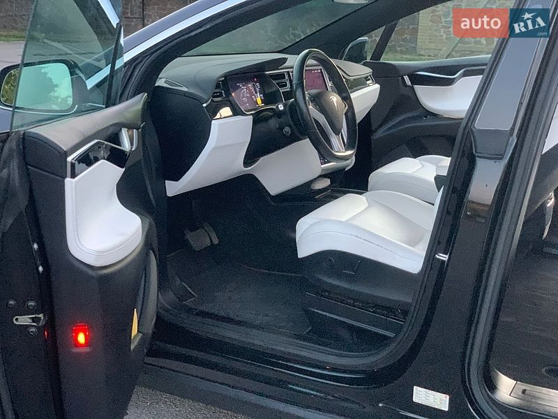 Внедорожник / Кроссовер Tesla Model X 2017 в Сквире