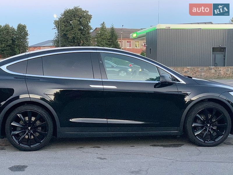 Внедорожник / Кроссовер Tesla Model X 2017 в Сквире