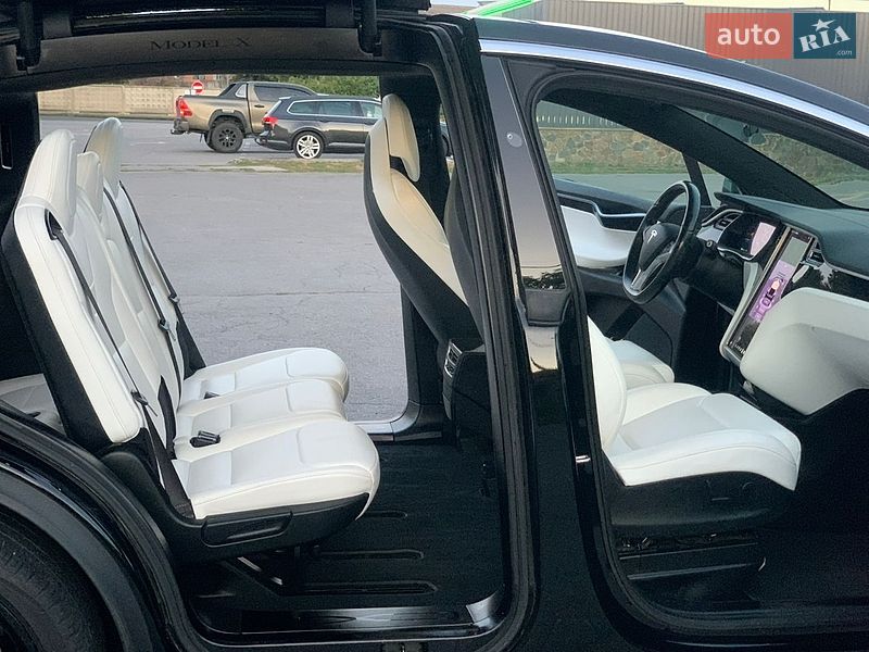 Внедорожник / Кроссовер Tesla Model X 2017 в Сквире