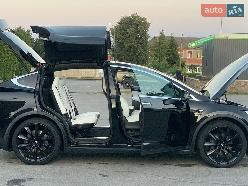 Внедорожник / Кроссовер Tesla Model X 2017 в Сквире