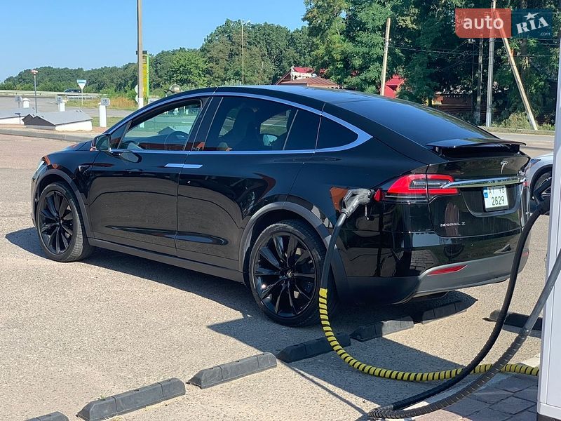 Внедорожник / Кроссовер Tesla Model X 2017 в Сквире