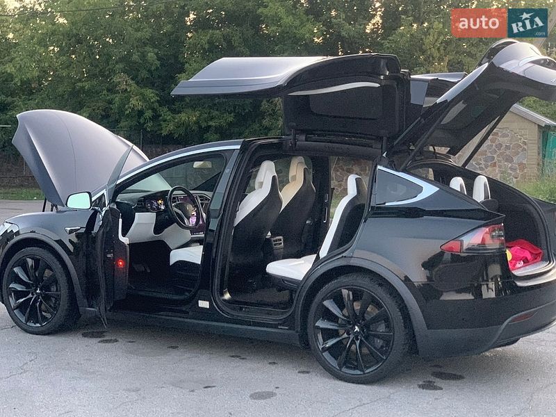 Внедорожник / Кроссовер Tesla Model X 2017 в Сквире