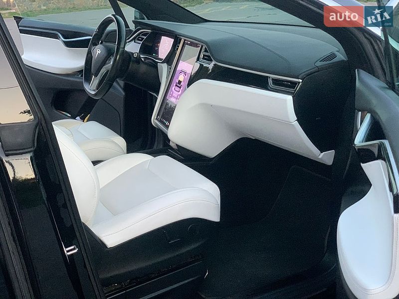 Внедорожник / Кроссовер Tesla Model X 2017 в Сквире