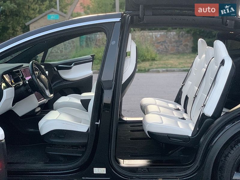 Внедорожник / Кроссовер Tesla Model X 2017 в Сквире
