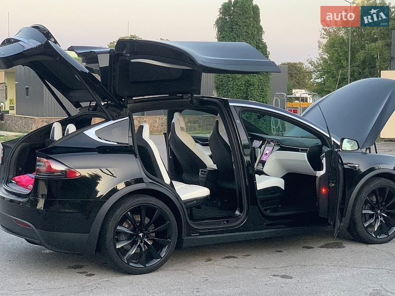Внедорожник / Кроссовер Tesla Model X 2017 в Сквире