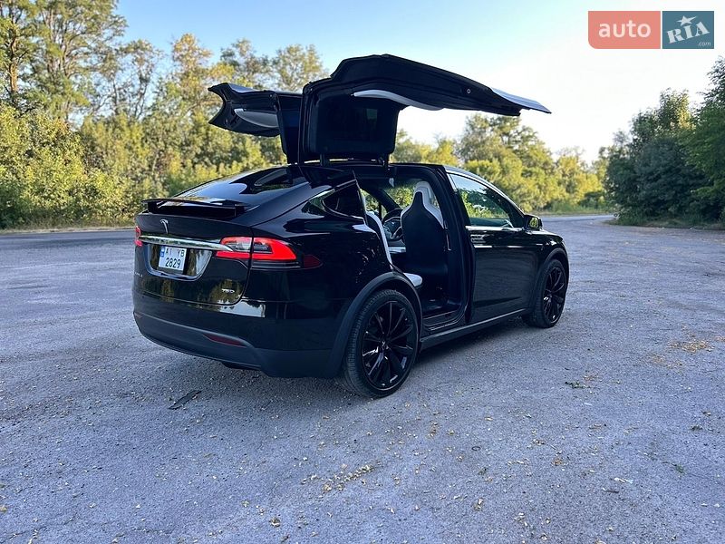 Внедорожник / Кроссовер Tesla Model X 2017 в Сквире