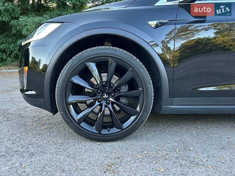 Внедорожник / Кроссовер Tesla Model X 2017 в Сквире