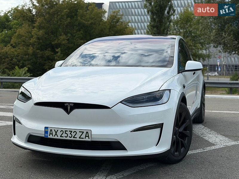 Tesla Model X, photos from the listing