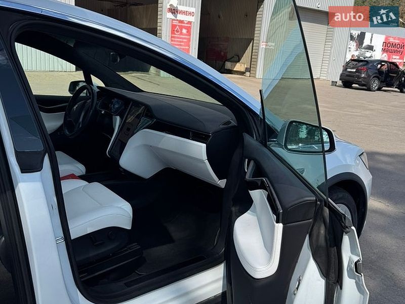 Позашляховик / Кросовер Tesla Model X 2019 в Харкові