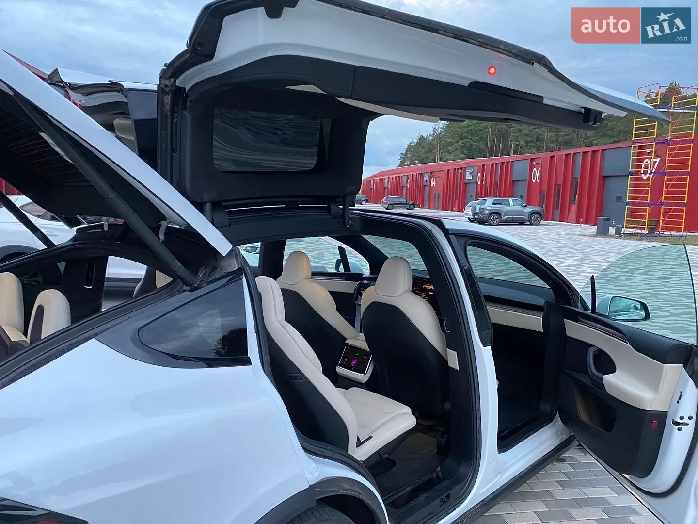 2022 Tesla Model X - мініатюра 23