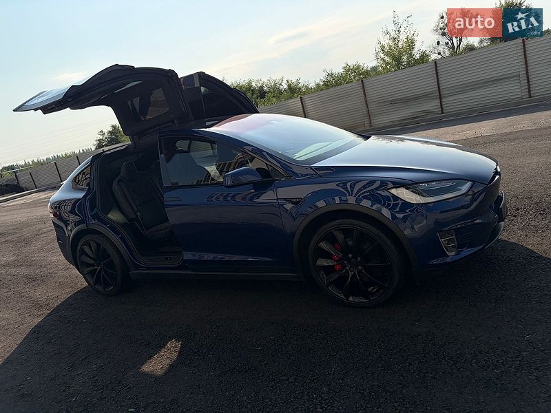 Внедорожник / Кроссовер Tesla Model X 2019 в Киеве