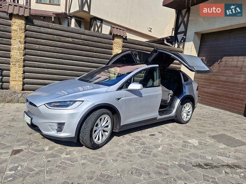Позашляховик / Кросовер Tesla Model X 2018 в Вінниці