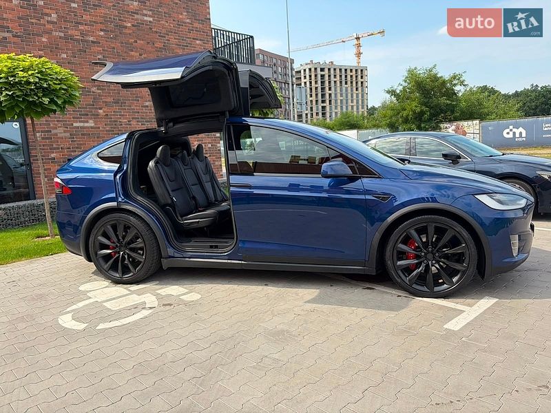 Внедорожник / Кроссовер Tesla Model X 2019 в Киеве