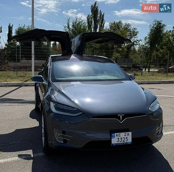 Tesla Model X 2020