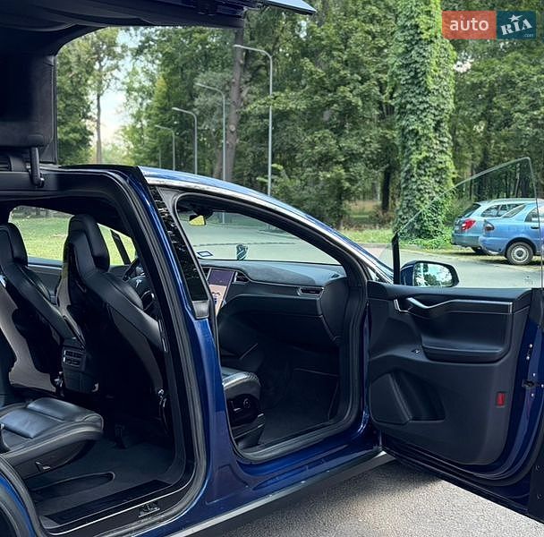 Позашляховик / Кросовер Tesla Model X 2016 в Харкові