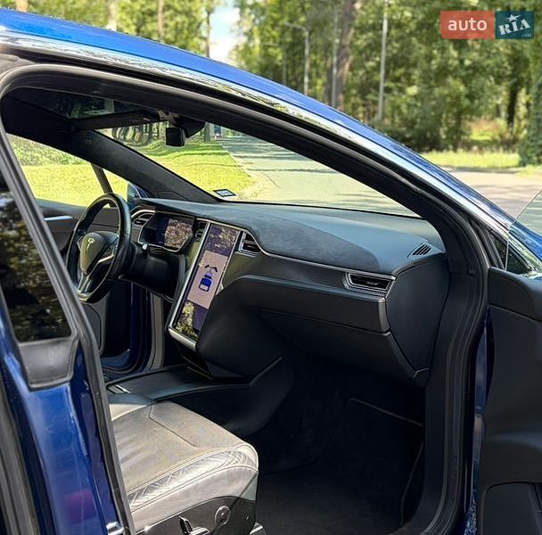 Позашляховик / Кросовер Tesla Model X 2016 в Харкові