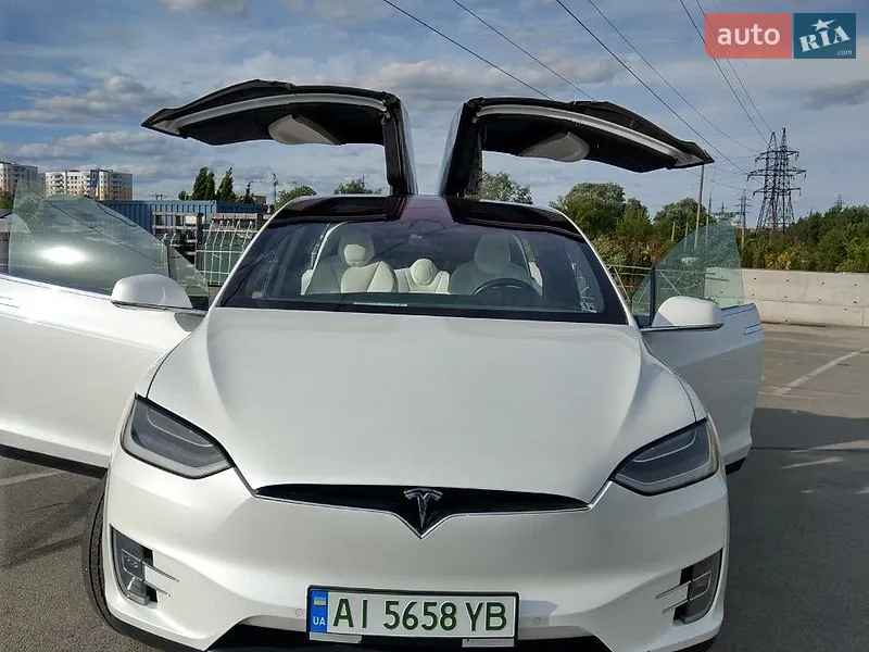Tesla Model X 2021