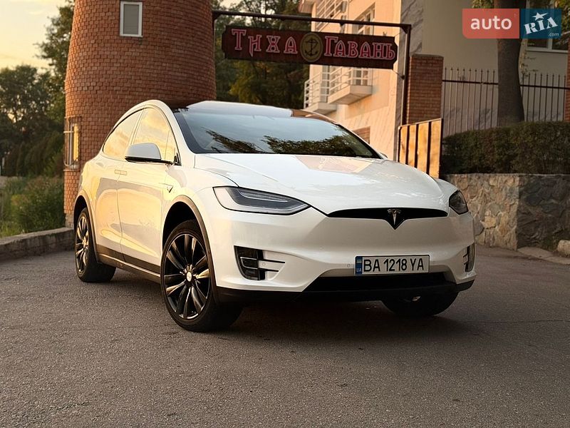 Позашляховик / Кросовер Tesla Model X 2017 в Кропивницькому
