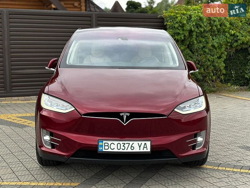 Позашляховик / Кросовер Tesla Model X 2016 в Стрию