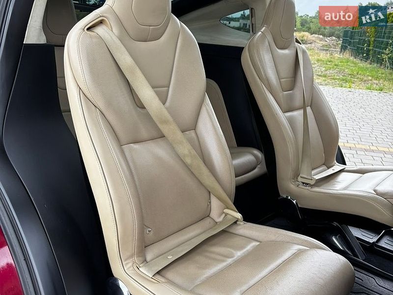 Позашляховик / Кросовер Tesla Model X 2016 в Стрию