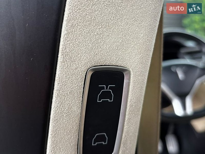 Позашляховик / Кросовер Tesla Model X 2016 в Стрию