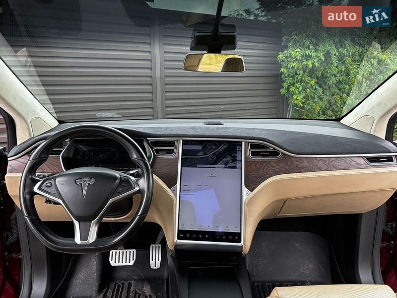 Позашляховик / Кросовер Tesla Model X 2016 в Стрию