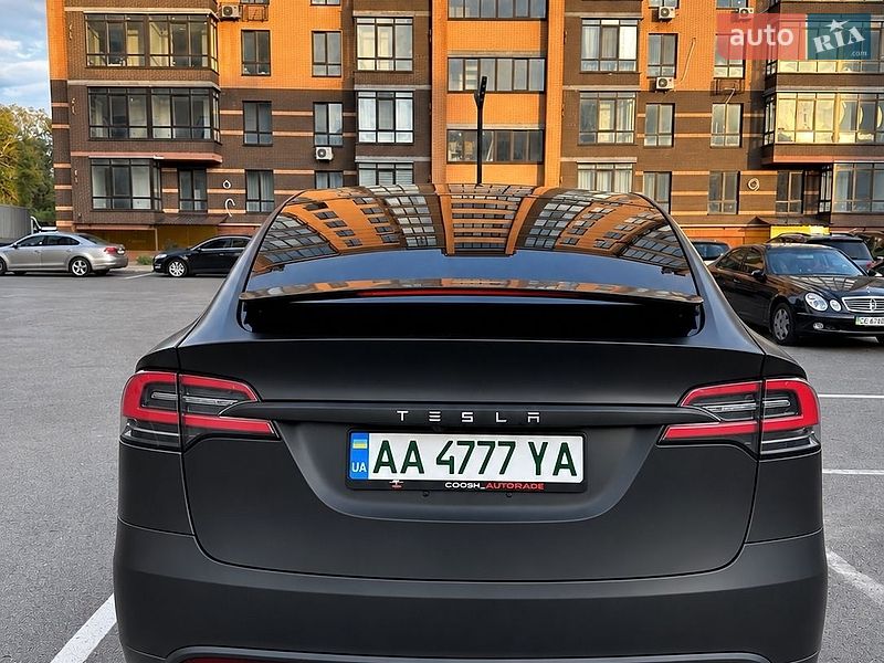 Позашляховик / Кросовер Tesla Model X 2016 в Чернігові