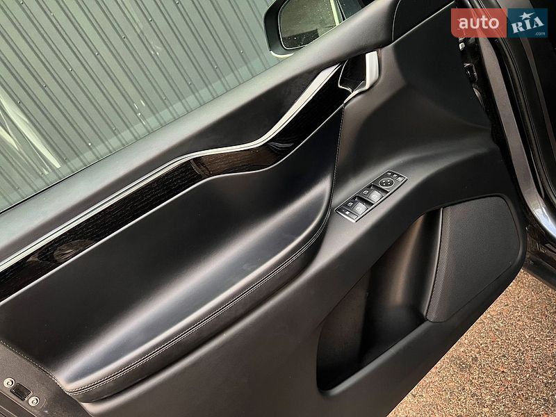 Внедорожник / Кроссовер Tesla Model X 2018 в Николаеве