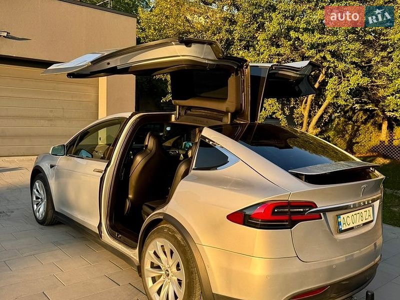 Позашляховик / Кросовер Tesla Model X 2018 в Львові фото 28 Позашляховик / Кросовер Tesla Model X 2018 в Львові
