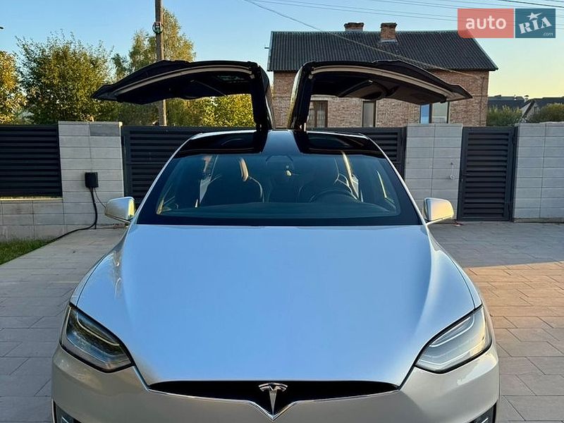 Позашляховик / Кросовер Tesla Model X 2018 в Львові фото 30 Позашляховик / Кросовер Tesla Model X 2018 в Львові