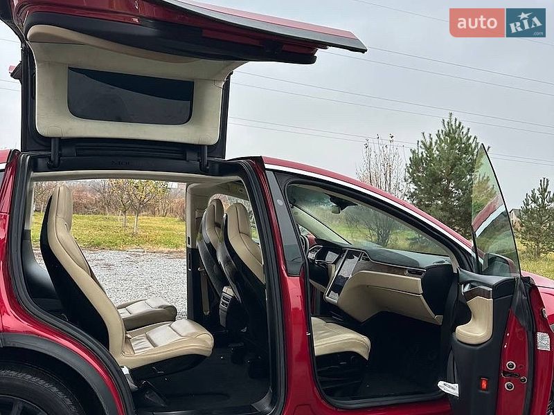 Позашляховик / Кросовер Tesla Model X 2016 в Дубні