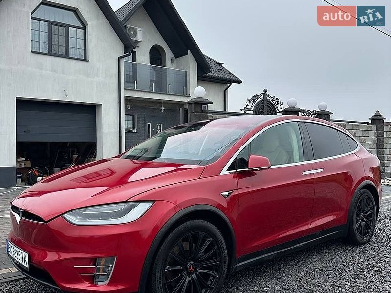 Позашляховик / Кросовер Tesla Model X 2016 в Дубні